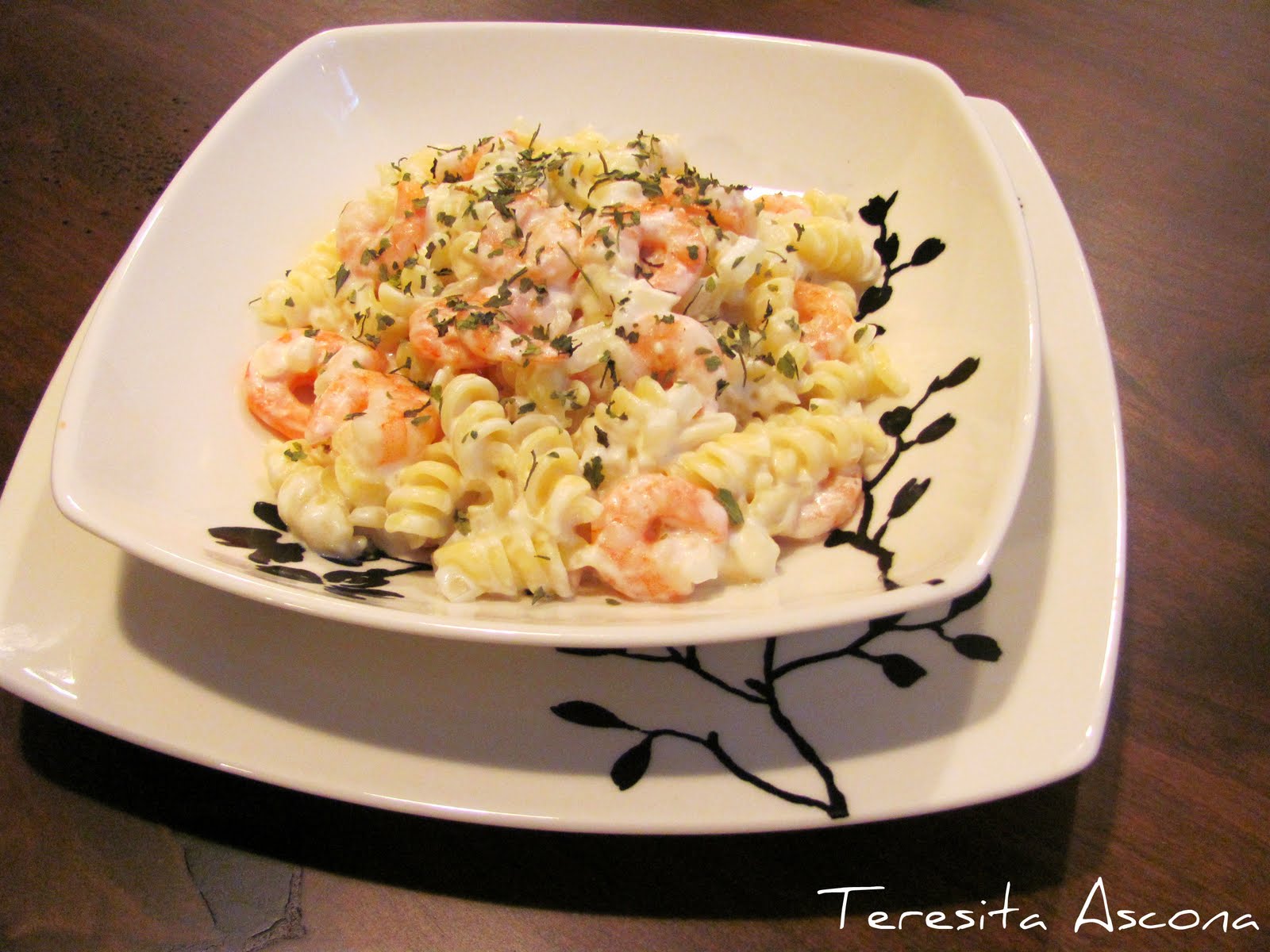 Tere Cocina Pasta Rotini con camarones en salsa de queso crema