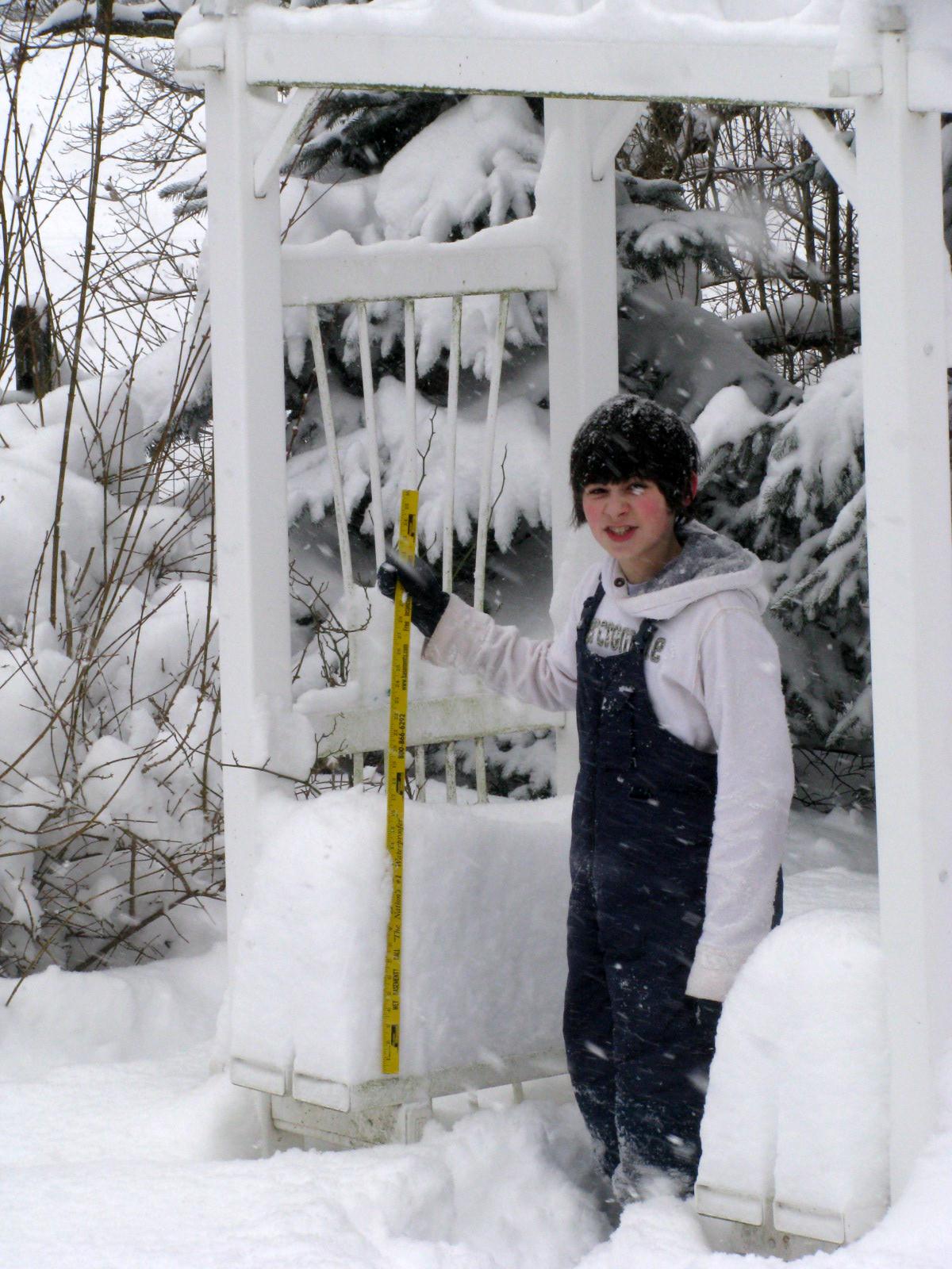 [2010-feb+snow+day+030.JPG]