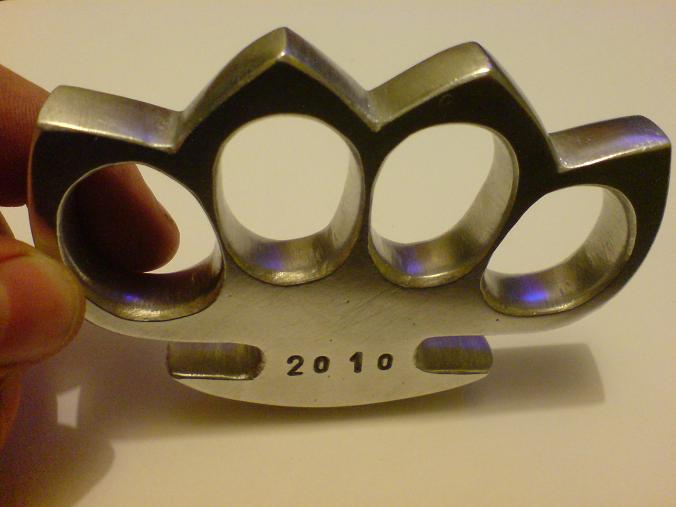 WeaponCollector's Knuckle Duster and Weapon Blog Hand Made Females