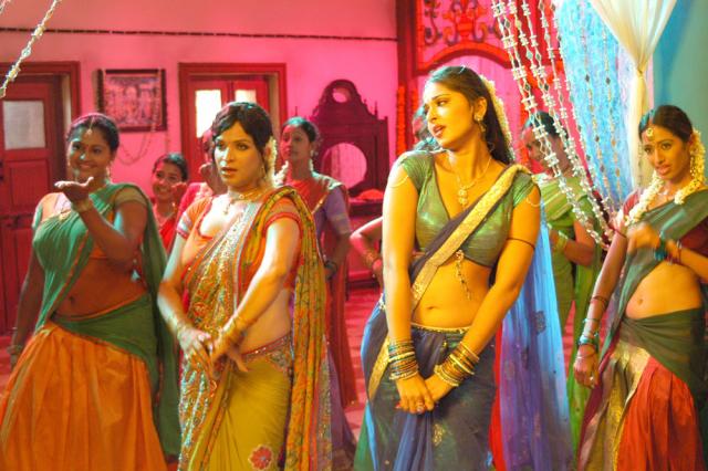 Actress Anushka Hot Pics And Scenes Anushka Vedam Movie Stills