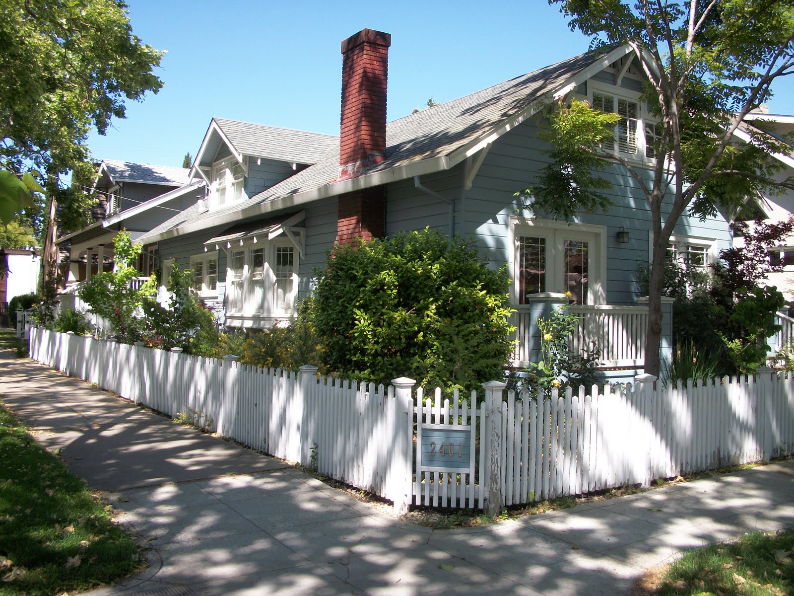 Architecture Trek: White Picket Fences: The Timeless Allure of Home