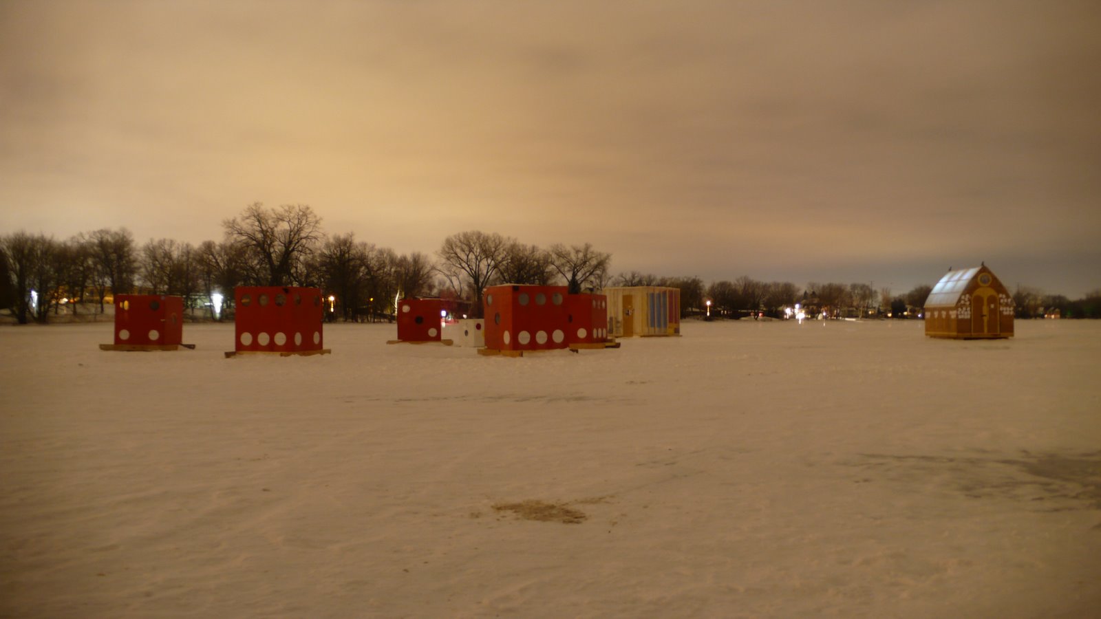 [thedicehousesatnight.JPG]