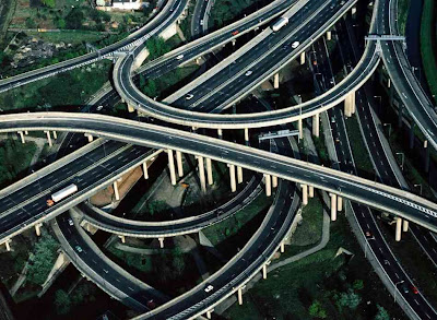 http://2.bp.blogspot.com/_zgKrxE9y_xs/R-p32RZczWI/AAAAAAAAAow/kcwgwvozMKg/s400/strade_ago2006.jpg