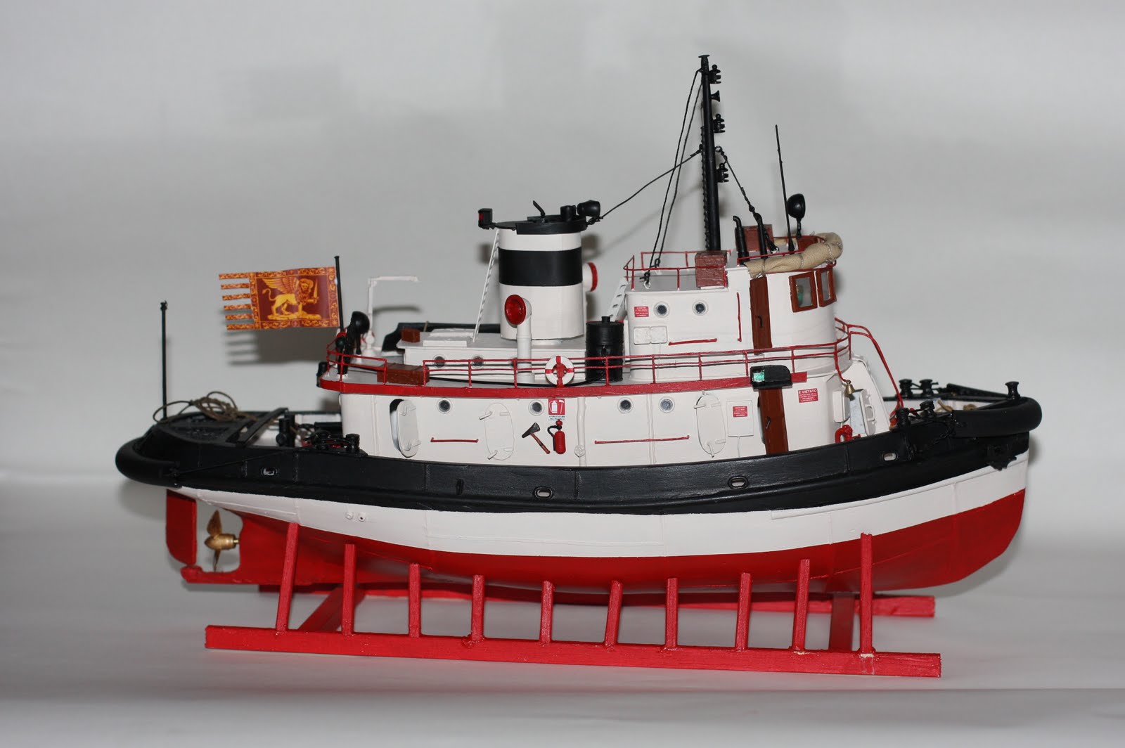 Amewi Barca Fairplay I Rimorchiatore Nero, RTR, 1:72