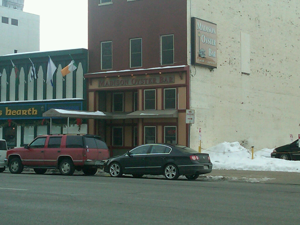 365 Things To Do in South Bend 118 Madison Oyster Bar