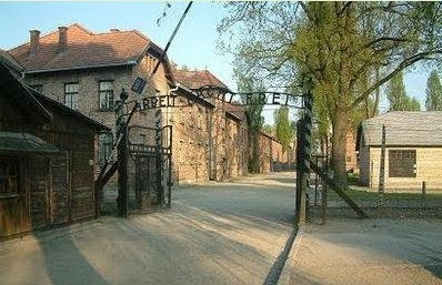Auschwitz I, por Asier