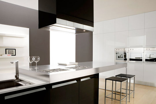Brighton Beach: Black And White Modern Italian Kitchen Design