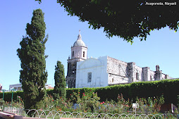 Plaza y fondo iglesia
