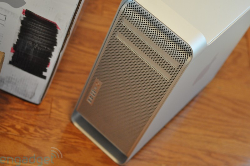 [apple-nahalem-mac-pro_-(19).jpg]