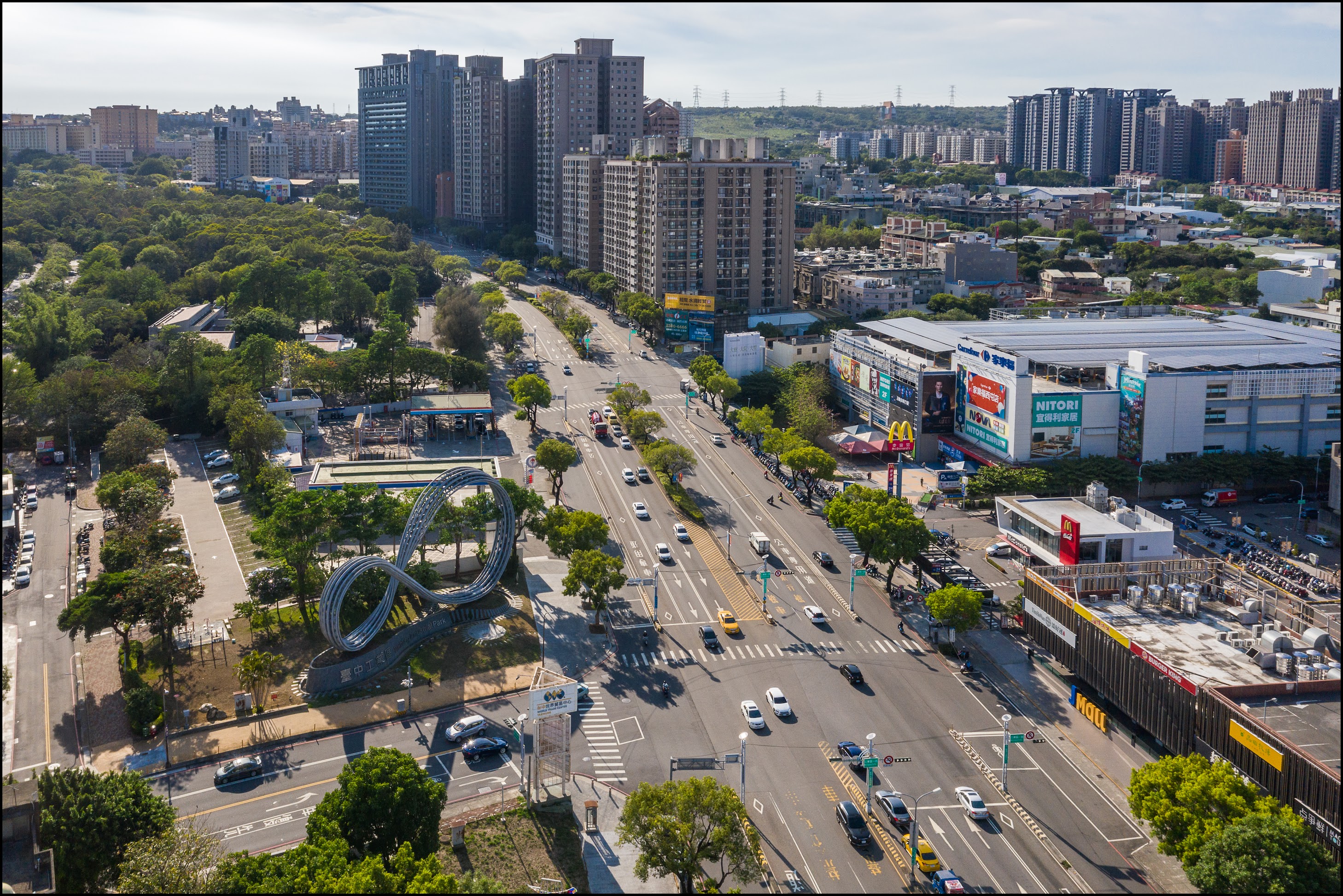 台中工業區入口，台灣大道，家樂福西屯店