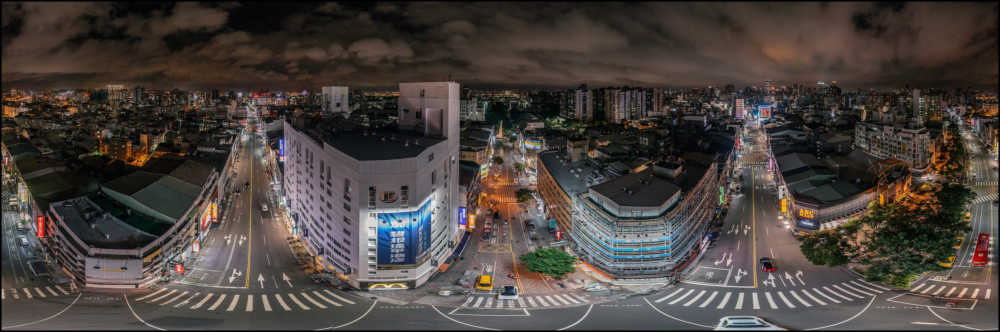逢甲麥當勞前，福星路與逢甲路交叉口