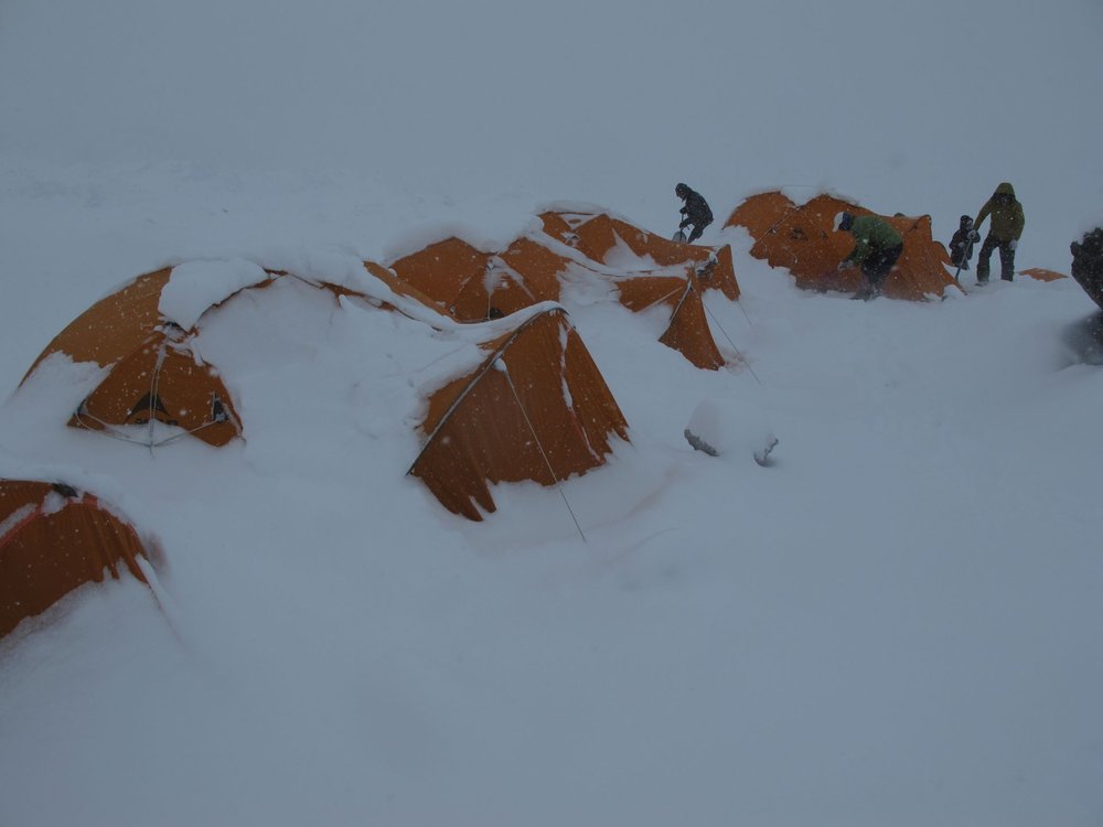 Primavera del Himalaya 2015: Los climbers llegan a North Side Base Camp, Nat Geo Entrevistas Rafael Sławiński